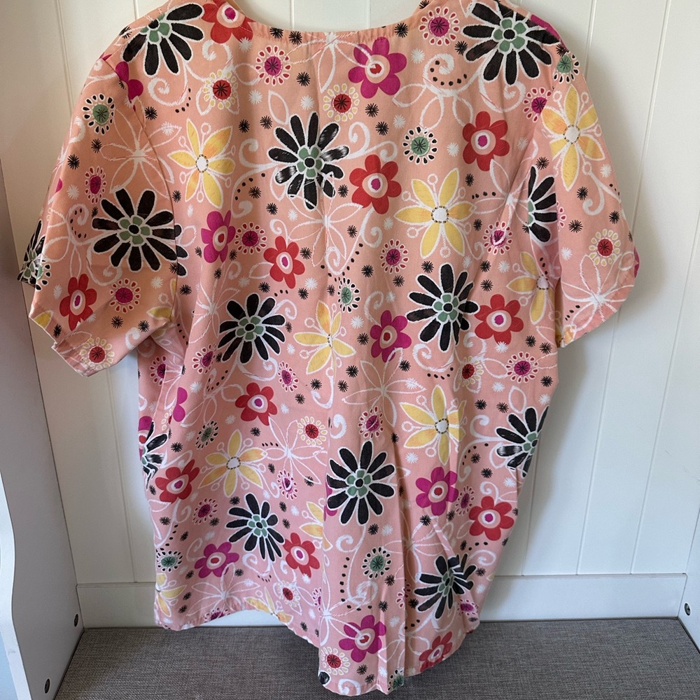 Peach flower tafford scrub top